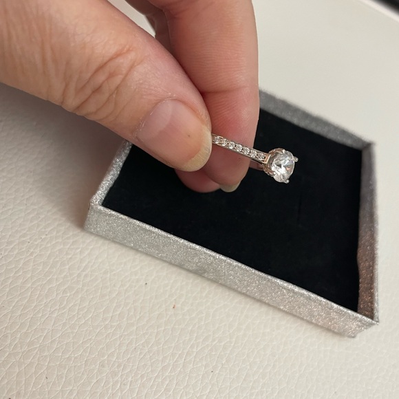 Moissanite solitaire engagement ring - Picture 8 of 8